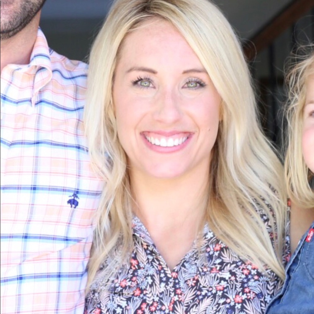 Meet your Posher, Courtney